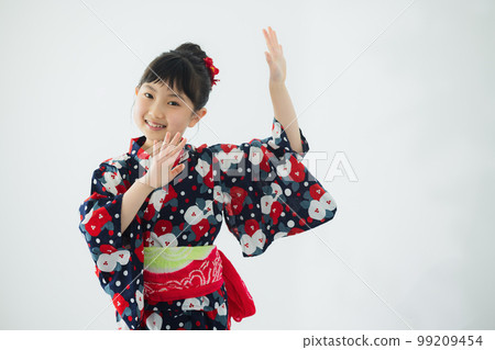 穿著浴衣的小學生 99209454
