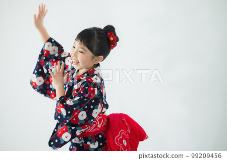 穿著浴衣的小學生 穿著浴衣的小學生 99209456