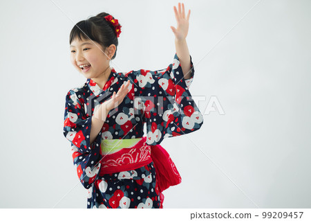 穿著浴衣的小學生 99209457