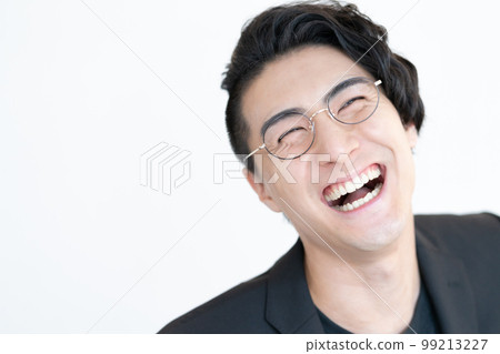 戴眼鏡微笑青年的半身像，攝影合作“LINK FOREST” 99213227