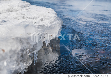 Ice on Lake Suwa 99214164