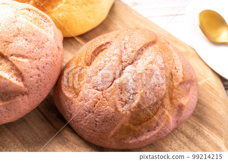 草莓甜瓜麵包 99214215