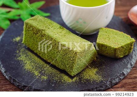 Green tea and matcha baumkuchen 99214923