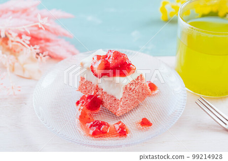 Baumkuchen with strawberry sauce 99214928
