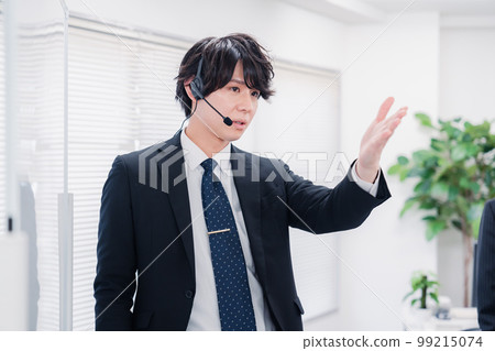 A man who teaches a business seminar A man who teaches a business seminar 99215074