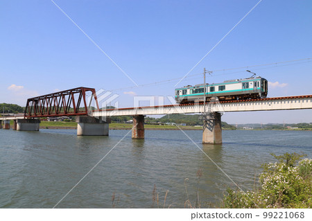 加古川線125系列列車穿越國龜鐵橋 99221068