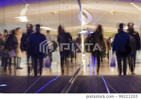 羽田機場航站樓走廊商業形象近期 99221203