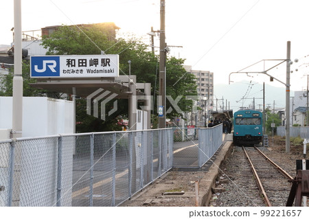 Wadamisaki station and 103 series train Wadamisaki station and 103 series train 99221657