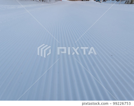 清晨第一件事就是積雪壓坡的景色 99226753