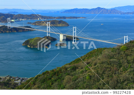 [愛媛縣]晴天時的來島海峽大橋（島波海道） 99227428