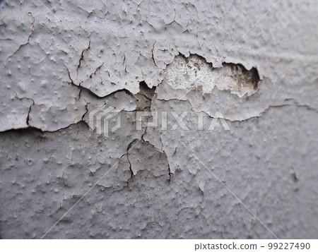 Exterior wall cracks and paint peeling Exterior wall cracks and paint peeling 99227490