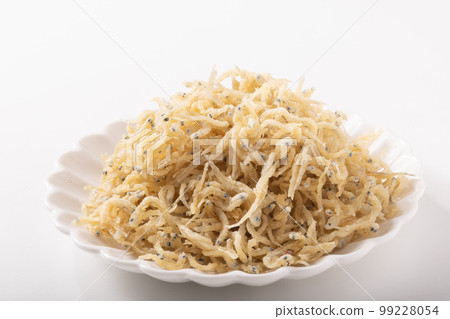 Crispy deep-fried whitebait 99228054