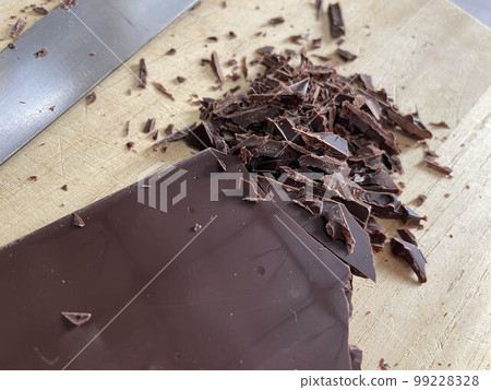 Making sweets with a chocolate bar (back) 2 99228328