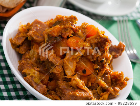 Stew of cabbage with pork 99228659