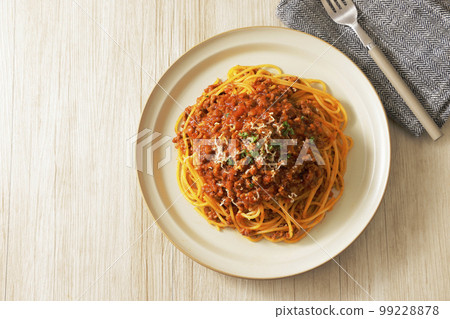 Spaghetti meat sauce with cheese and parsley 99228878