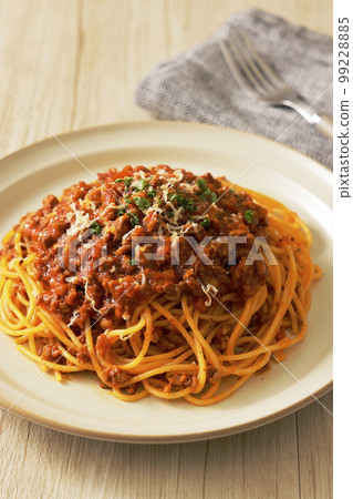 意大利面肉醬配奶酪和歐芹 意大利面肉醬配奶酪和歐芹 99228885