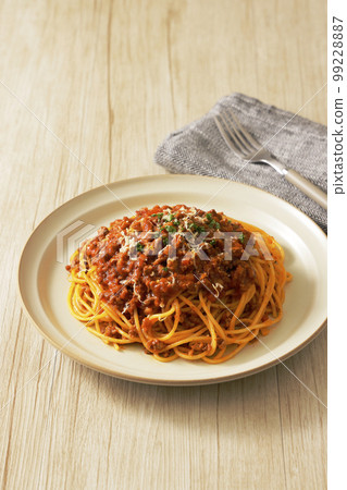 Spaghetti meat sauce with cheese and parsley 99228887