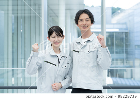 兩名年輕男女工人的肖像 兩名年輕男女工人的肖像 99229739