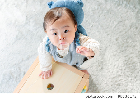 Baby's standing up Fall prevention head guard 9 months old 99230172