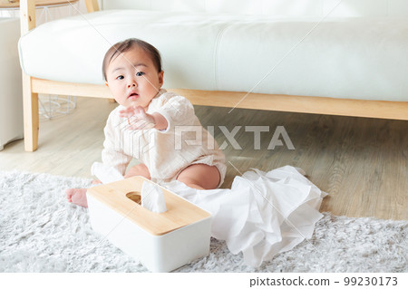 Mischief of the baby Put out the tissue paper and make a mess Mischief of the baby Put out the tissue paper and make a mess 99230173