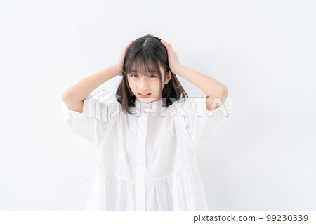 Elementary school girl I'm in trouble Elementary school girl I'm in trouble 99230339