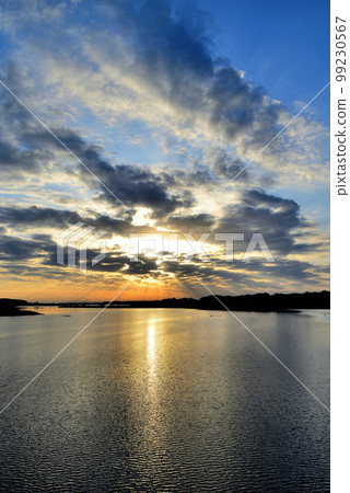 The view of Teganuma at sunrise from Tega Ohashi Bridge, Chiba Prefecture 99230567