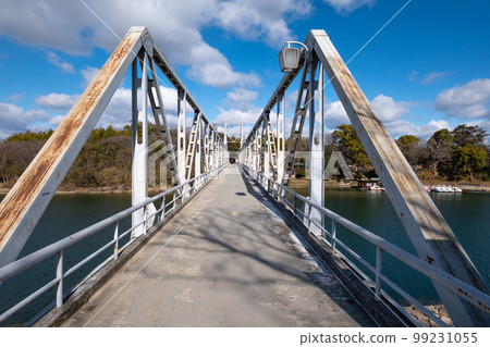 Tsukimi Bridge connecting Okayama Castle and Korakuen Garden 99231055