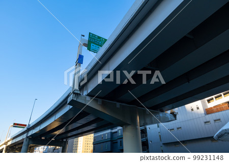 Shuto Expressway Inner Circular Route running near Tokiwabashi Blue sky background 2023.01 99231148