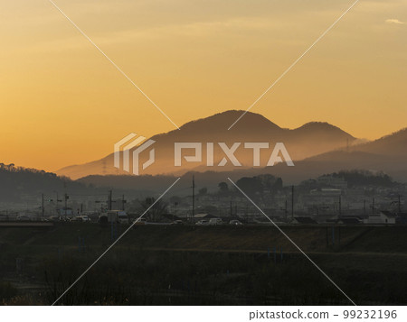 日出時的山景 99232196