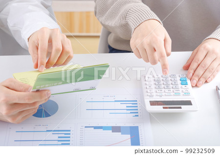 Young couple having a discussion about home 99232509