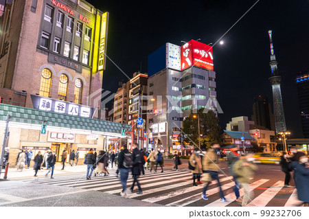<< Tokyo >> Asakusa at night, bustling entertainment district << Tokyo >> Asakusa at night, bustling entertainment district 99232706