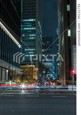 從日比谷街看丸之內商業的夜景 99232799