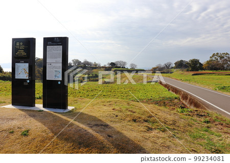 原城址的石牆、土方遺跡、世界遺產紀念碑 原城址的石牆、土方遺跡、世界遺產紀念碑 99234081