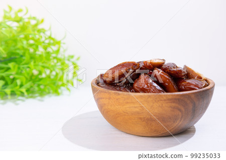 Tunisian dates (dried dates, Diglet Noa variety) 99235033