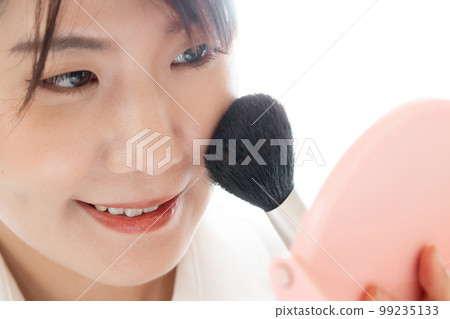 日本女人用刷子化妝 日本女人用刷子化妝 99235133