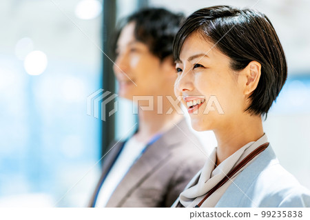 Men and women profile business image shooting cooperation "+ SHIFT NOGIZAKA" 99235838