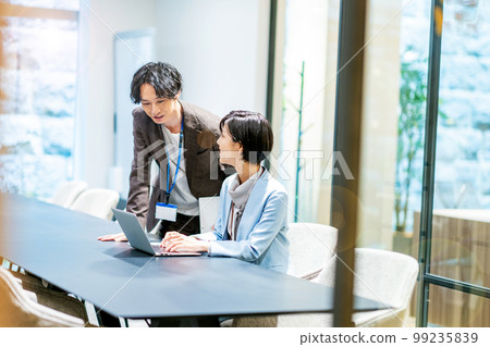 Meeting business image shooting cooperation "+ SHIFT NOGIZAKA" 99235839