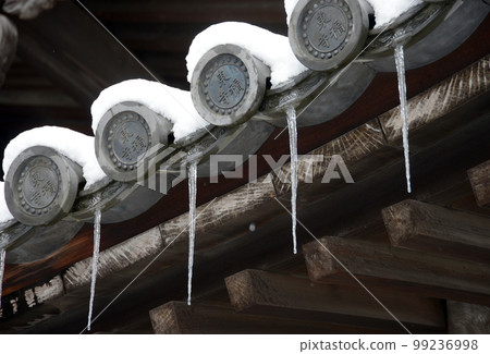 Tofuku-ji temple in winter, Zendo icicles, Higashiyama-ku, Kyoto 99236998