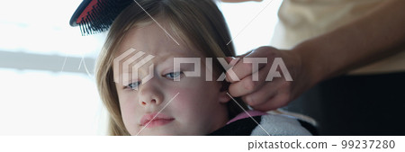 Mother trouble combing unfortunate daughter long hair Mother trouble combing unfortunate daughter long hair 99237280