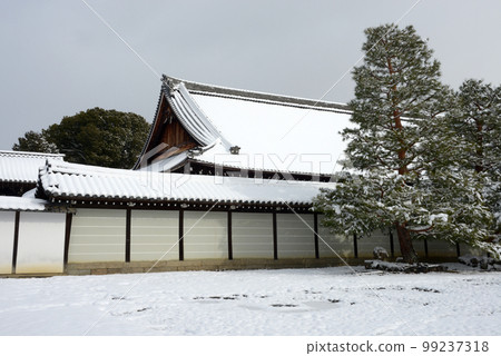 Tofuku-ji Temple in winter Higashiyama-ku, Kyoto 99237318