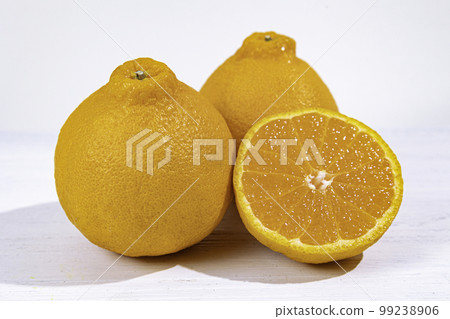 鹿兒島縣產“不知火”（清見橙與中野3號椪柑的雜交品種） 99238906