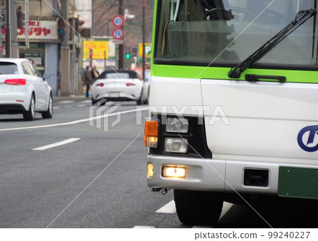 Transportation image A route bus departing from a bus stop 99240227