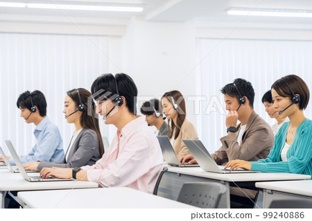 Meeting seminar engineer training class office casual study session business office Meeting seminar engineer training class office casual study session business office 99240886