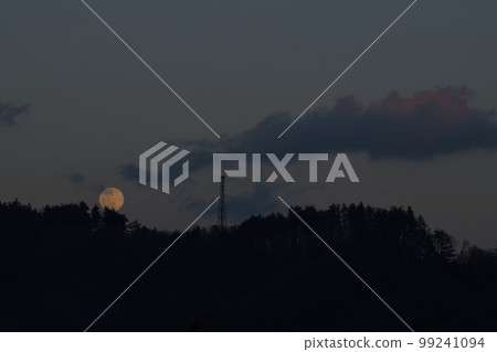 A small moon with an age of 14.3 rising in the twilight sky in Hakushu Town, Hokuto City A small moon with an age of 14.3 rising in the twilight sky in Hakushu Town, Hokuto City 99241094