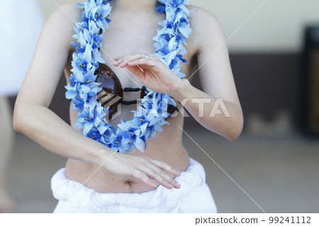 跳舞大溪地舞蹈的女性手 99241112