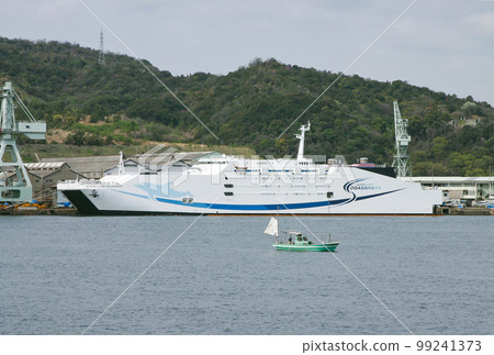 大型船隻停泊 大型船隻停泊 99241373