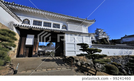 Himeji Castle/Hishi Gate (Himeji City, Hyogo Prefecture) 99241460