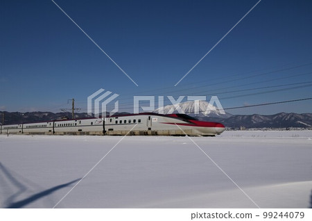 The Tazawako Line also runs the Akita Shinkansen Komachi. The Tazawako Line also runs the Akita Shinkansen Komachi. 99244079