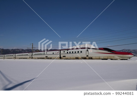 The Tazawako Line also runs the Akita Shinkansen Komachi. The Tazawako Line also runs the Akita Shinkansen Komachi. 99244081