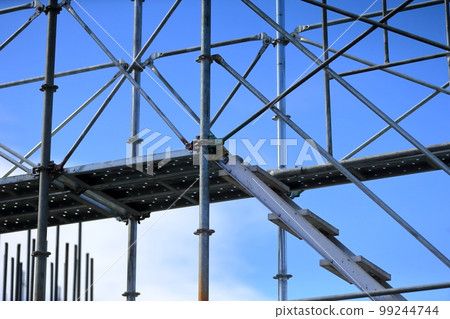 Image of external scaffolding (framework scaffolding) 99244744